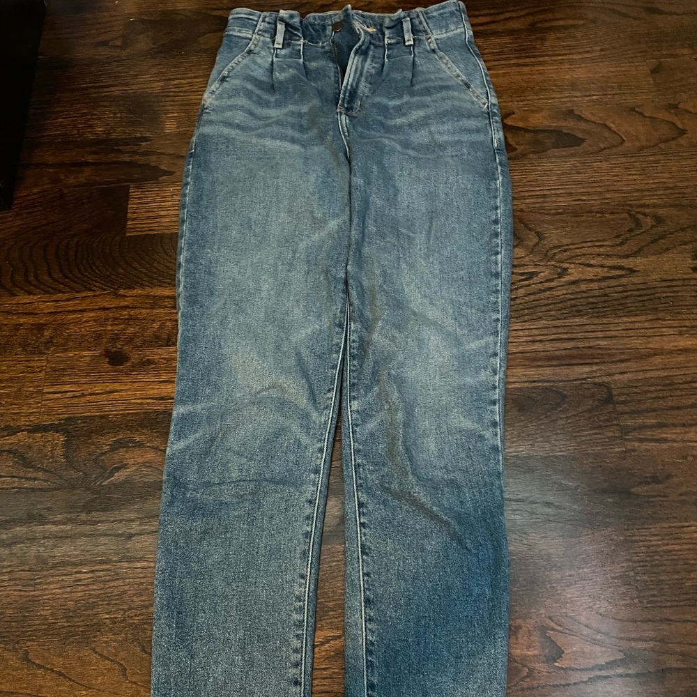 Hollister ultra high rise mom jeans size: w25 L27